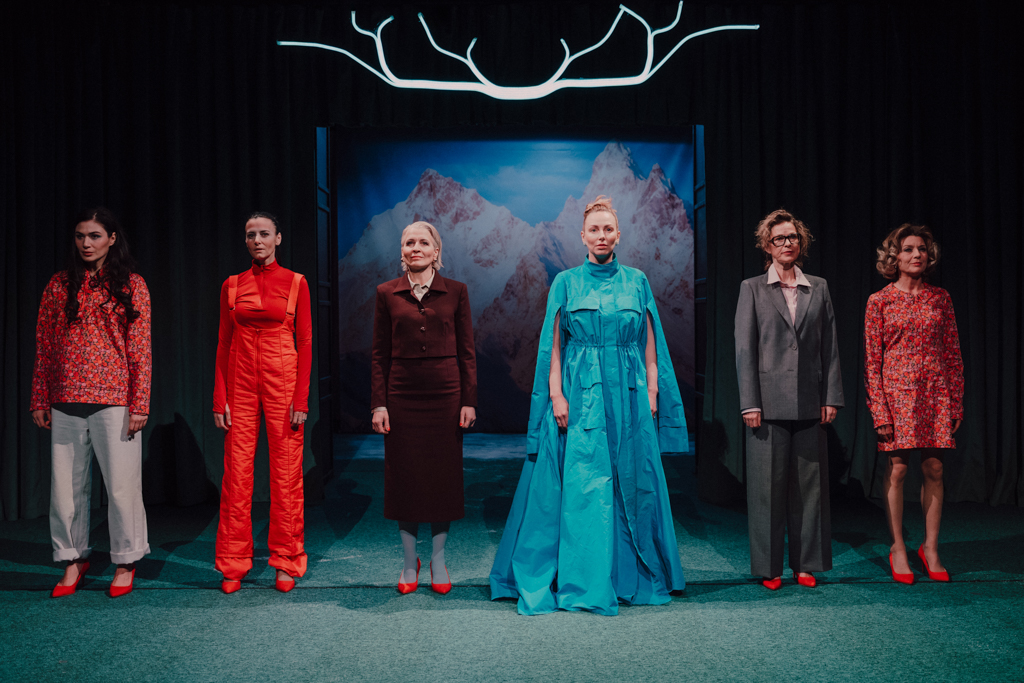 Zuzanna Saporznikow (Agnieszka), Patrycja Soliman (Padawanka), Kinga Ilgner (Magda), Anna Lobedan (Kasandra), Aleksandra Justa (Rebecca), Edyta Olszówka (Kamila).  Fot. Karolina Jóźwiak