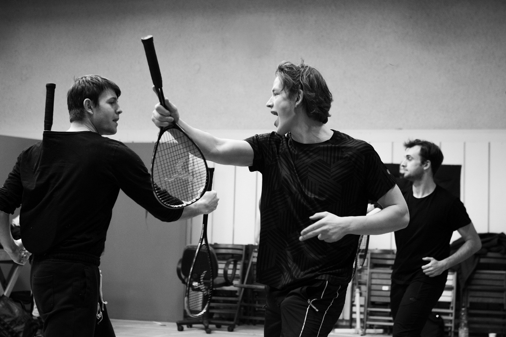 NIEWYCZERPANY ŻART – próby: Hubert Woliński, Hugo Tarres, Bartosz Dopytalski (choreograf). Fot. Marta Ankiersztejn 