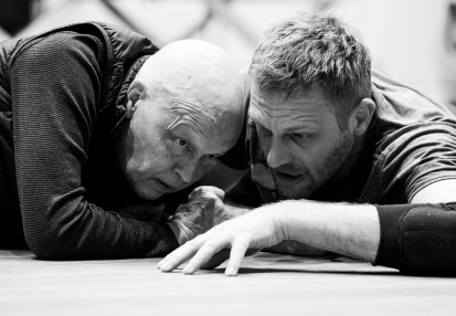 TERMOPILE POLSKIE Tadeusza Micińskiego w reż. Jana Klaty– próby: Jan Frycz, Karol Pocheć. Fot. Marta Ankiersztejn