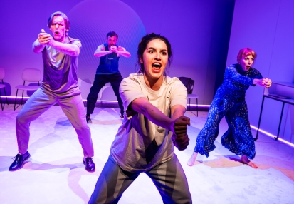 Oskar Hamerski, Mateusz Rusin, Justyna Kowalska, Anna Lobedan w ZAĆMIENIU W DWÓCH AKTACH Pabla Remóna w reż. Grzegorza Małeckiego. Fot. Marta Ankiersztejn